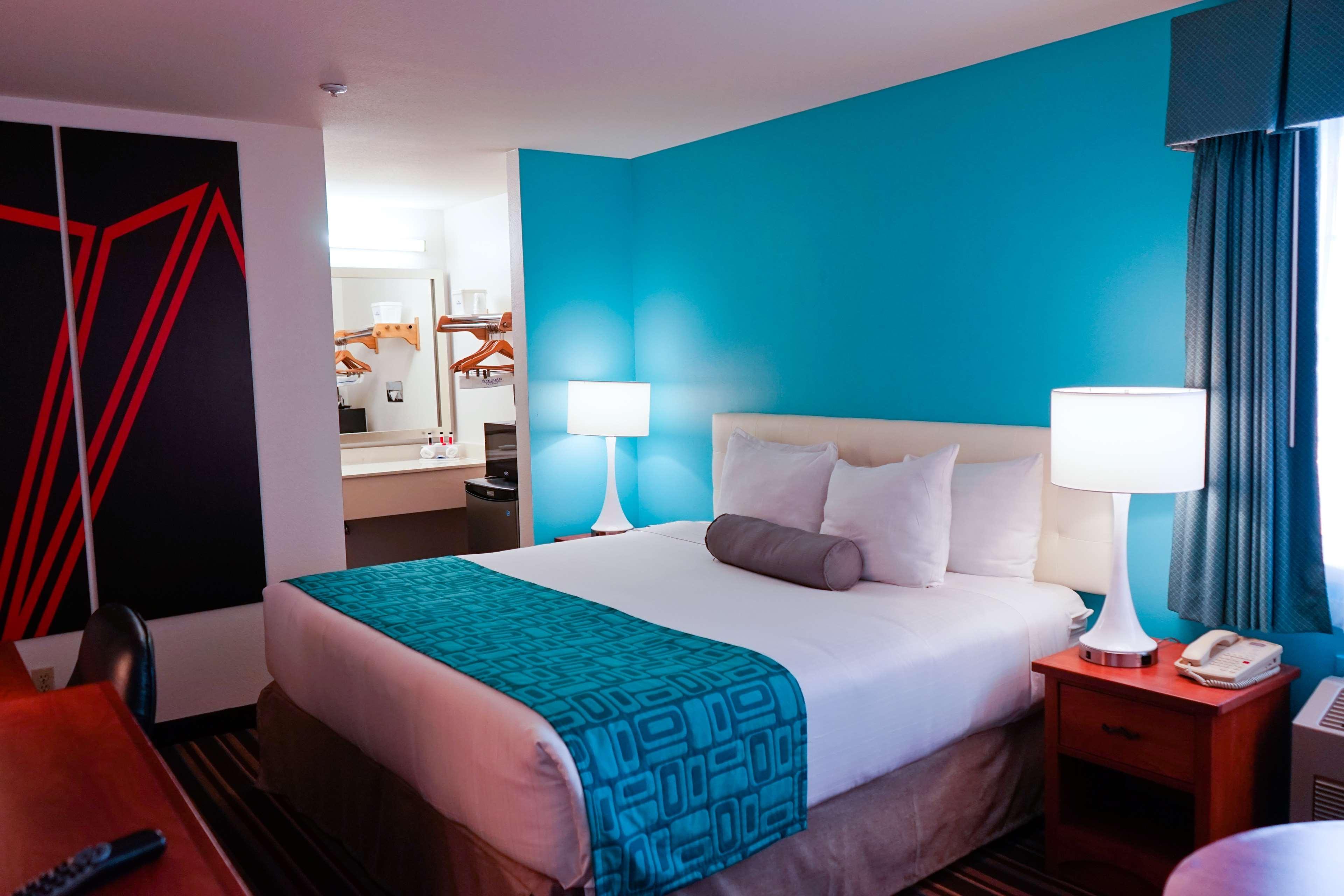 Howard Johnson By Wyndham Salinas Exterior foto