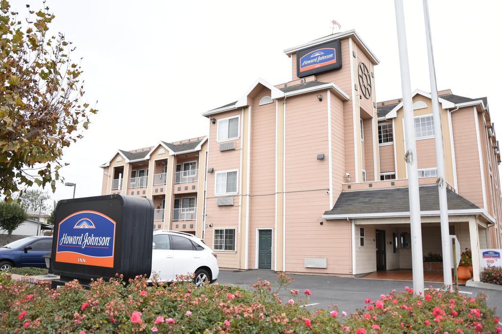 Howard Johnson By Wyndham Salinas Exterior foto